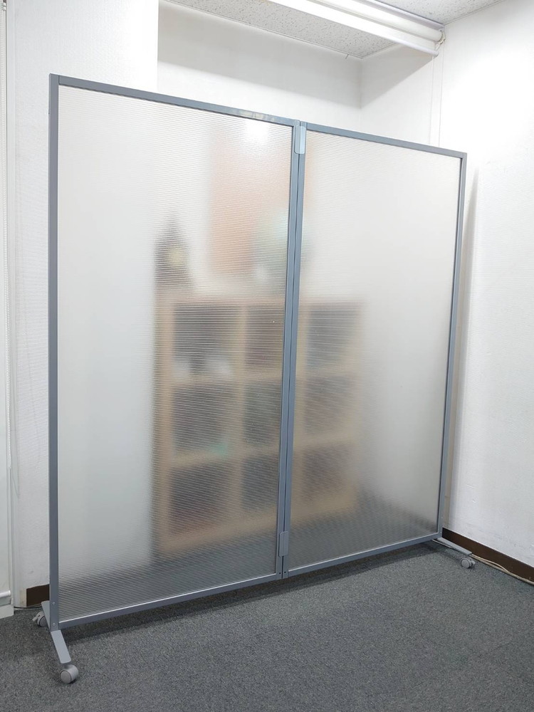 【送料無料 東京地区限定】 自立式パーティション 3枚セット パーティション パーテーション 半透明 自立式 脚付き 自立パーティション 自立パーテーション 衝立 ついたて 間仕切り 【中古オフィス家具】【中古】 - 画像 (6)