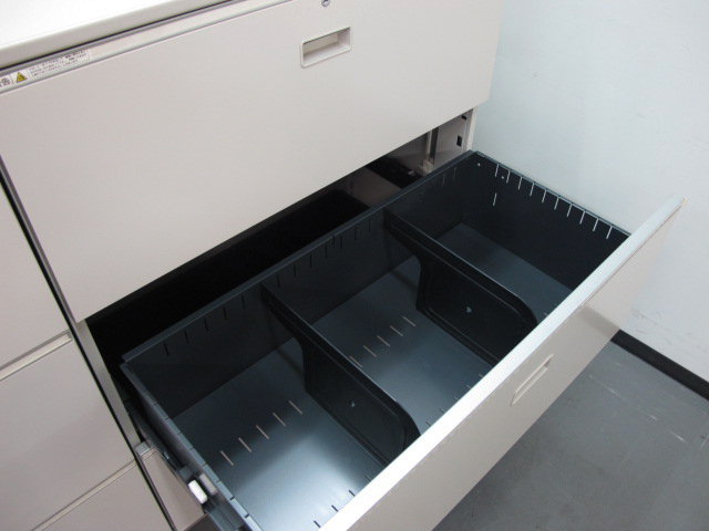 【美品】イトーキ シンライン 上下書庫 引き違い書庫 ラテラル書庫 キャビネット ユニット書庫 本棚 書棚 スチール書庫 収納庫 保管庫 カギ付き書庫 鍵付き書庫 引き違いキャビネット ラテラルキャビネット スチールキャビネット 上下セット書庫 WE 国産 【中古オフィス家具】【中古】 - 画像 (3)