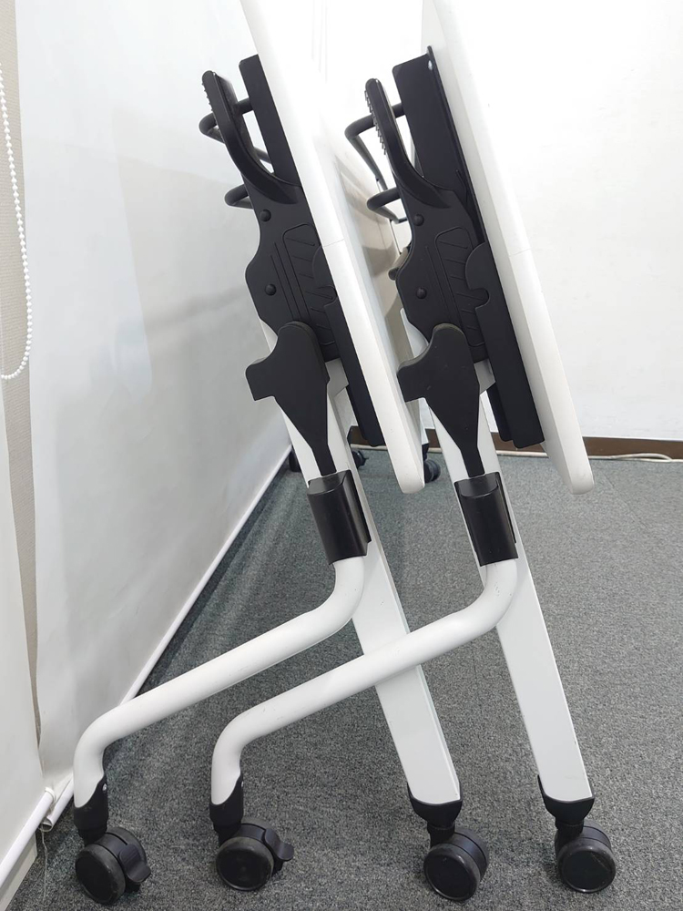 【送料無料 東京地区限定】【在庫20台あり】10台セット 折りたたみテーブル 折り畳みテーブル ミーティングテーブル 会議テーブル スタックテーブル フォールディングテーブル スタッキングテーブル 会議用テーブル【中古オフィス家具】【中古】 - 画像 (9)