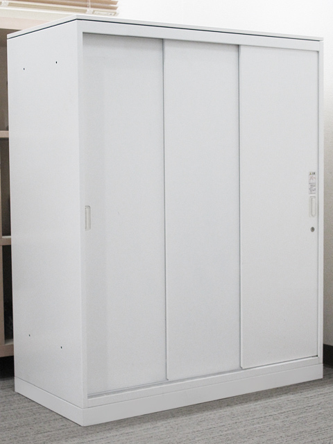 【送料無料 東京地区限定】【美品】引き違い書庫 キャビネット 引戸書庫 引き戸書庫 3枚引き違い書庫 引違い書庫 スライド書庫 スチール書庫 本棚 書棚 収納庫 保管庫【中古オフィス家具】【中古】 - 画像 (2)