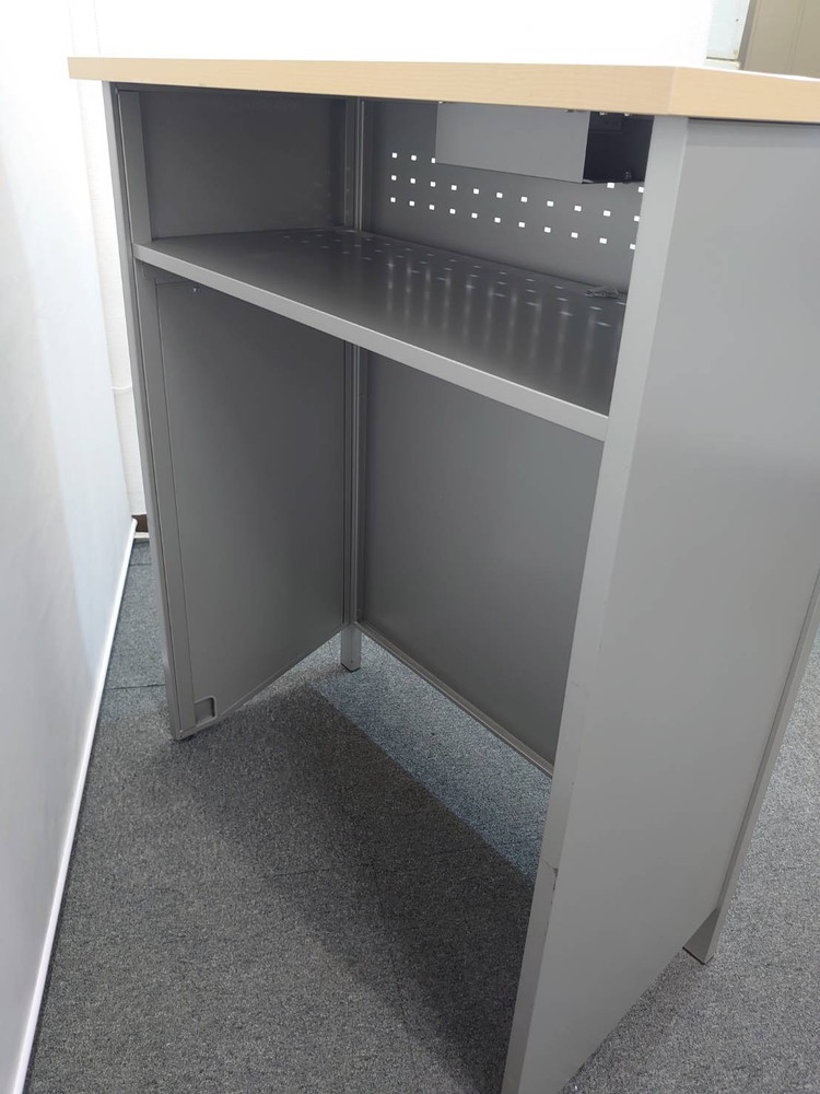 イトーキ カウンター ハイカウンター 受付台 教卓 演台 インフォメーションカウンター 受付カウンター W900 D450 H1100 受け付けカウンター 窓口カウンター 案内台 案内カウンター オフィス用カウンター 事務用カウンター 無人カウンター グレー色 ITOKI【中古オフィス家具】【中古】 - 画像 (6)