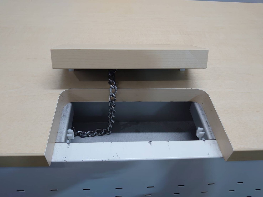 イトーキ カウンター ハイカウンター 受付台 教卓 演台 インフォメーションカウンター 受付カウンター W900 D450 H1100 受け付けカウンター 窓口カウンター 案内台 案内カウンター オフィス用カウンター 事務用カウンター 無人カウンター ホワイト色 ITOKI【中古オフィス家具】【中古】 - 画像 (5)