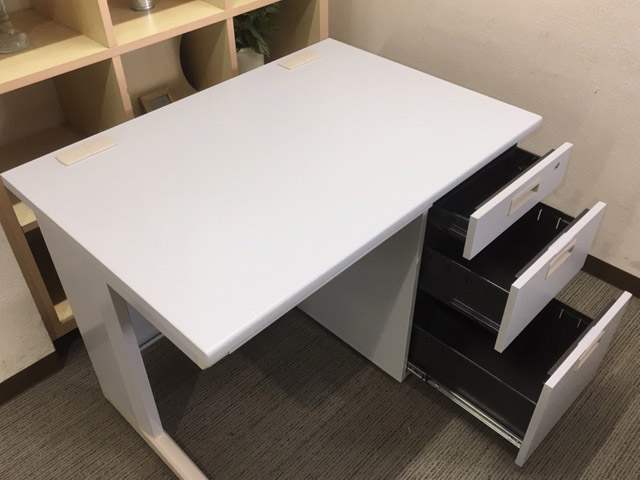 【送料無料 東京地区限定】4人用 開業セット 片袖机 オフィスデスク スチールデスク 片袖デスク ワークデスク コードホール W1000【中古オフィス家具】【中古】 - 画像 (3)