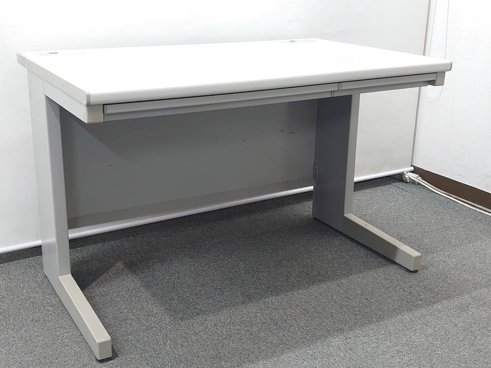 ウチダ 平机 W1100 スチールデスク オフィスデスク 事務デスク ワークデスク 事務机 平デスク PCデスク 事務用デスク 机 デスク 事務用机 パソコンデスク ワーキングデスク 内田洋行 UCHIDA【中古オフィス家具】【中古】