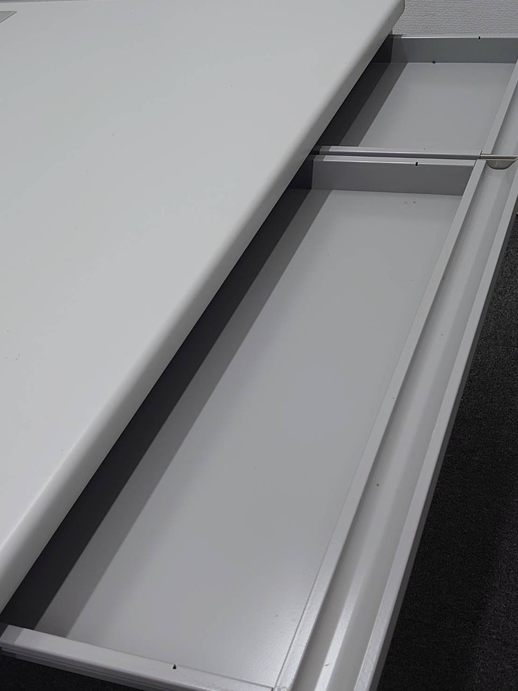 ウチダ 平机 W1100 スチールデスク オフィスデスク 事務デスク ワークデスク 事務机 平デスク PCデスク 事務用デスク 机 デスク 事務用机 パソコンデスク ワーキングデスク 内田洋行 UCHIDA【中古オフィス家具】【中古】 - 画像 (3)