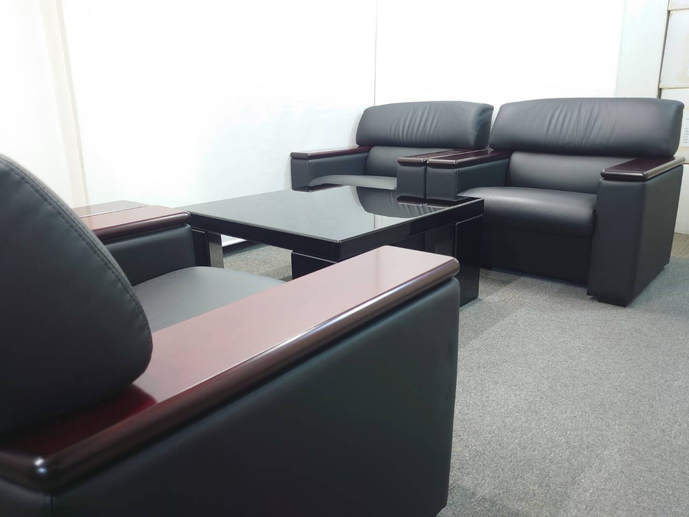 【送料無料 東京地区限定】 応接セット 5点セット 4人用 1人掛けソファ×4 テーブル ソファセット アームソファ 役員室 会議室 応接室 応接ソファ 役員ソファセット オカムラ 応接家具 応接用セット 応接用ソファ グレー色 ソファー 一人掛け オフィスソファ ローテーブル okamura 岡村製作所【中古オフィス家具】【中古】 - 画像 (5)