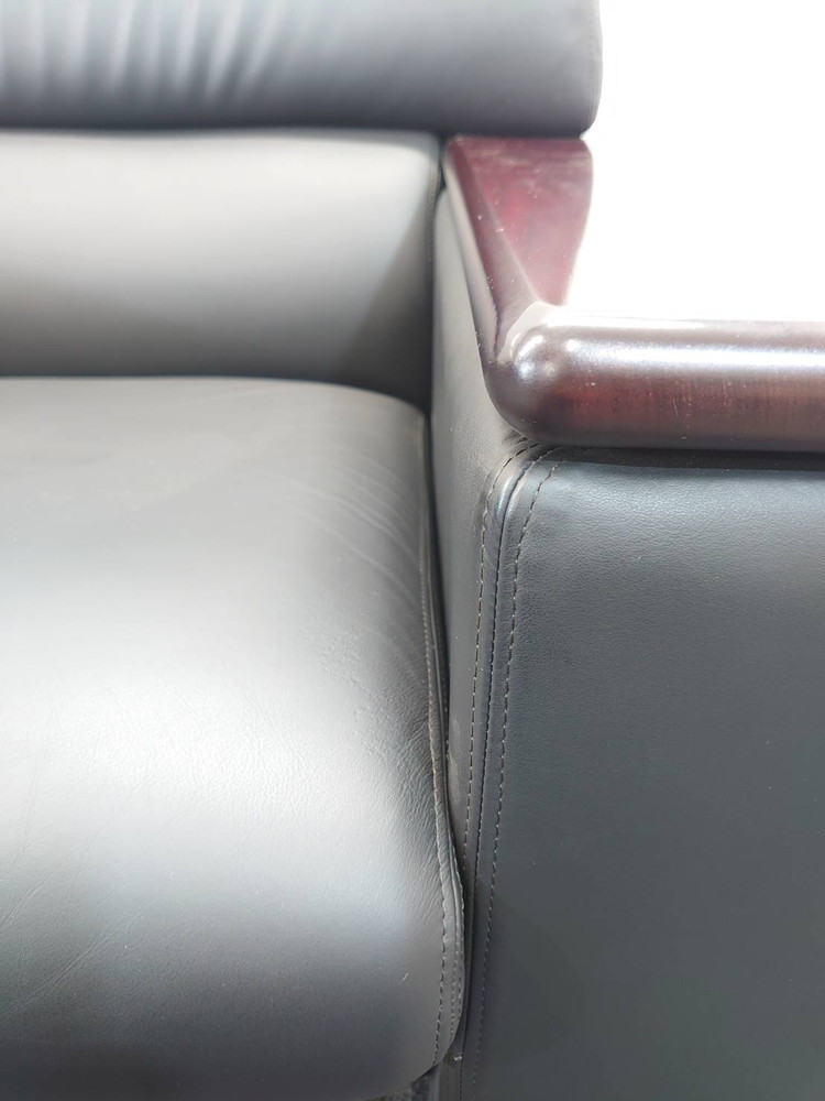 【送料無料 東京地区限定】 応接セット 5点セット 4人用 1人掛けソファ×4 テーブル ソファセット アームソファ 役員室 会議室 応接室 応接ソファ 役員ソファセット オカムラ 応接家具 応接用セット 応接用ソファ グレー色 ソファー 一人掛け オフィスソファ ローテーブル okamura 岡村製作所【中古オフィス家具】【中古】 - 画像 (8)