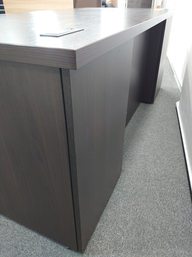 【送料無料 東京地区限定】コクヨ 両袖机 両袖デスク 役員デスク 高級デスク 木製デスク 役員用デスク 役員机 社長机 役員用家具 オフィスデスク マネジメントデスク エグゼクティブデスク 社長室 役員室 W1800×D850×H720 KOKUYO コクヨマネージメントS370【中古オフィス家具】【中古】 - 画像 (11)