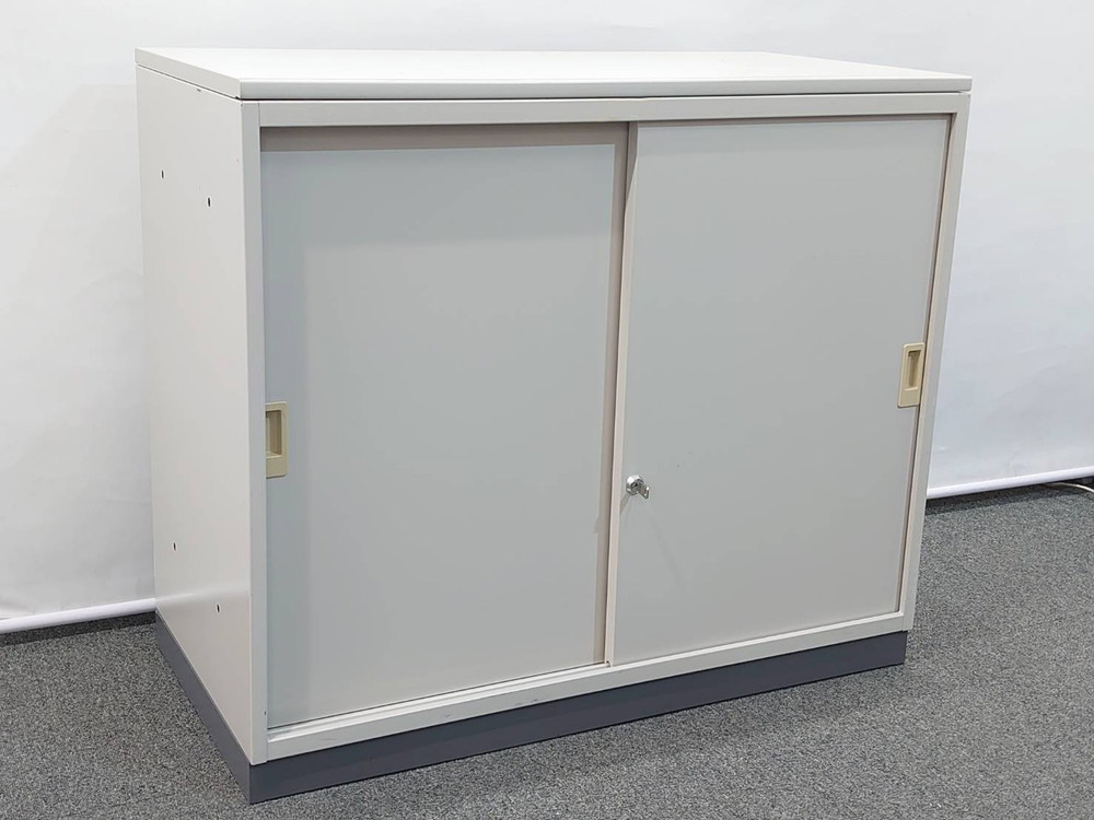 コクヨ 引き違い書庫 ビジネスウォールN キャビネット 2段 BWN-H39F1 ローキャビネット W900×D450×H775 カギ付き書庫 スチール書庫 スチールキャビネット グレー色 収納書庫 本棚 鍵付き書庫 オフィス収納 【中古オフィス家具】【中古】