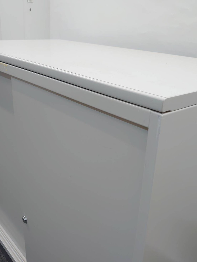 コクヨ 引き違い書庫 ビジネスウォールN キャビネット 2段 BWN-H39F1 ローキャビネット W900×D450×H775 カギ付き書庫 スチール書庫 スチールキャビネット グレー色 収納書庫 本棚 鍵付き書庫 オフィス収納 【中古オフィス家具】【中古】 - 画像 (4)