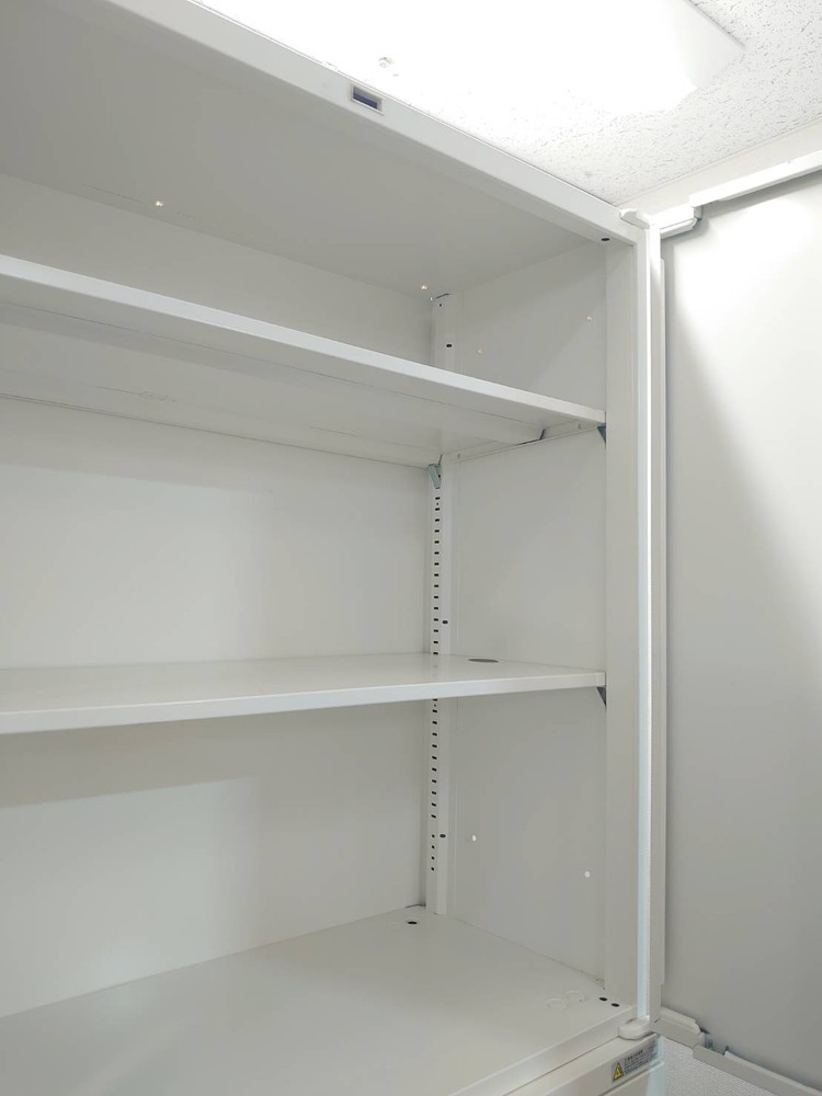 オカムラ レクトライン 上下書庫 両開き書庫 ラテラル書庫 キャビネット ホワイト色 カギ付き書庫 鍵付き書庫 ユニット書庫 4段 ラテラル オフィス収納 オフィスキャビネット W900 D400 H2150 【中古オフィス家具】【中古】 - 画像 (3)