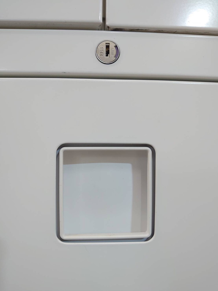 オカムラ レクトライン 上下書庫 両開き書庫 ラテラル書庫 キャビネット ホワイト色 カギ付き書庫 鍵付き書庫 ユニット書庫 4段 ラテラル オフィス収納 オフィスキャビネット W900 D400 H2150 【中古オフィス家具】【中古】 - 画像 (6)