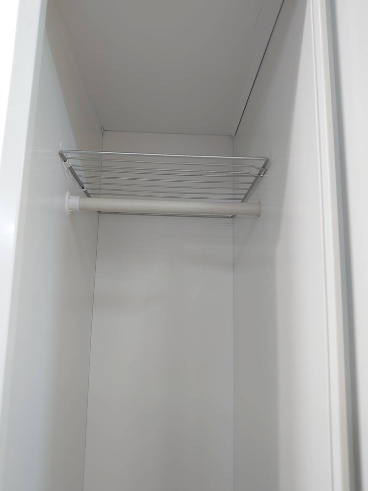 【店頭引き渡し限定】 LION 3名用 ロッカー オフィスロッカー W900 D515 H1790 カギ付き 3人用 3人用ロッカー 貴重品ロッカー オフィスキャビネット 個人ロッカー 鍵付きロッカー ホワイト色 No.73-W ライオン事務器【中古オフィス家具】【中古】 - 画像 (5)