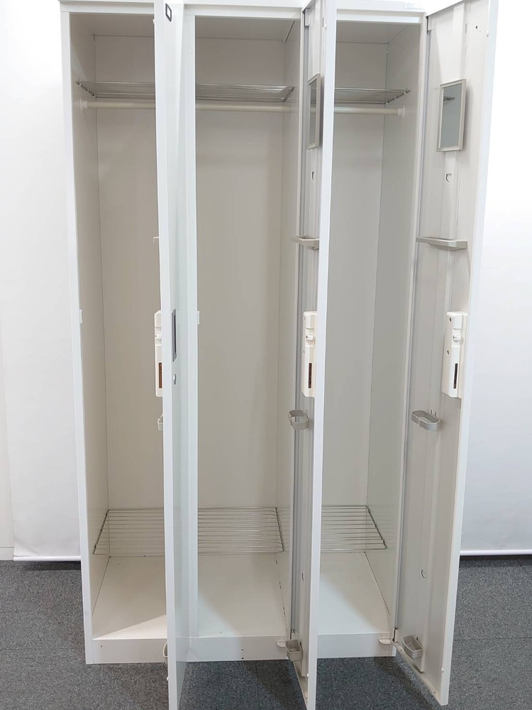 【店頭引き渡し限定】 LION 3名用 ロッカー オフィスロッカー W900 D515 H1790 カギ付き 3人用 3人用ロッカー 貴重品ロッカー オフィスキャビネット 個人ロッカー 鍵付きロッカー ホワイト色 No.73-W ライオン事務器【中古オフィス家具】【中古】 - 画像 (8)