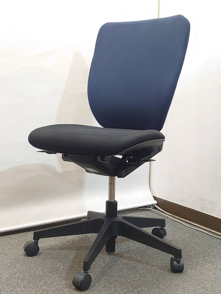 【送料無料 地域限定】【在庫200脚以上あり】 4脚セット イトーキ プラオ オフィスチェア デスクチェア 事務チェア キャスターチェア 事務イス ワークチェア 事務椅子 事務いす オフィスチェアー 事務用チェア パソコンチェア ワーキングチェア 国産【中古オフィス家具】【中古】 - 画像 (2)