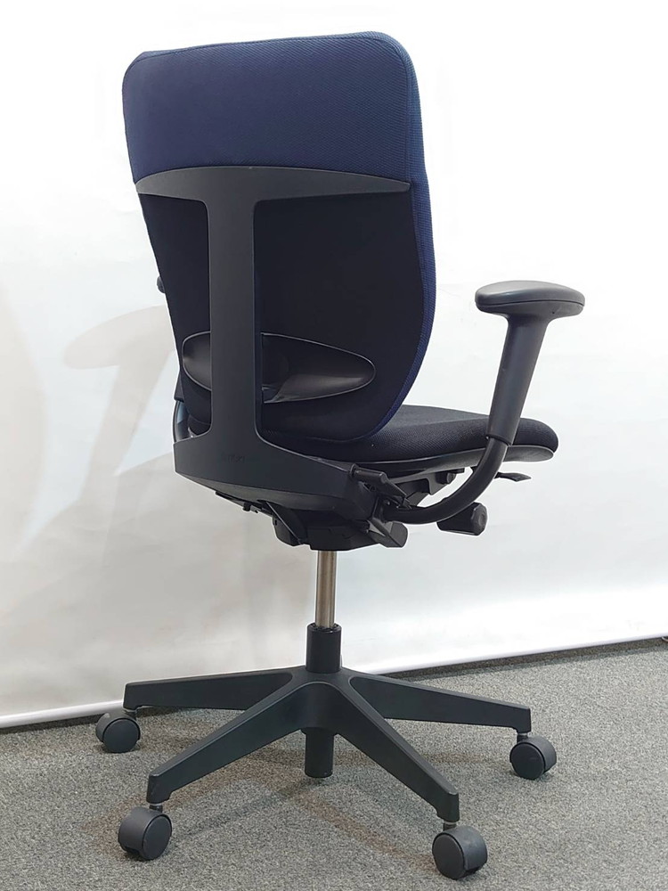 イトーキ プラオ オフィスチェア デスクチェア 事務チェア キャスターチェア 事務イス 肘付き ひじ付き ワーキングチェア 事務椅子 事務いす オフィスチェアー 事務用チェア パソコンチェア OAチェア ITOKI PRAO プラオチェア アジャスタブル肘 国産 【中古オフィス家具】 【中古】 - 画像 (2)