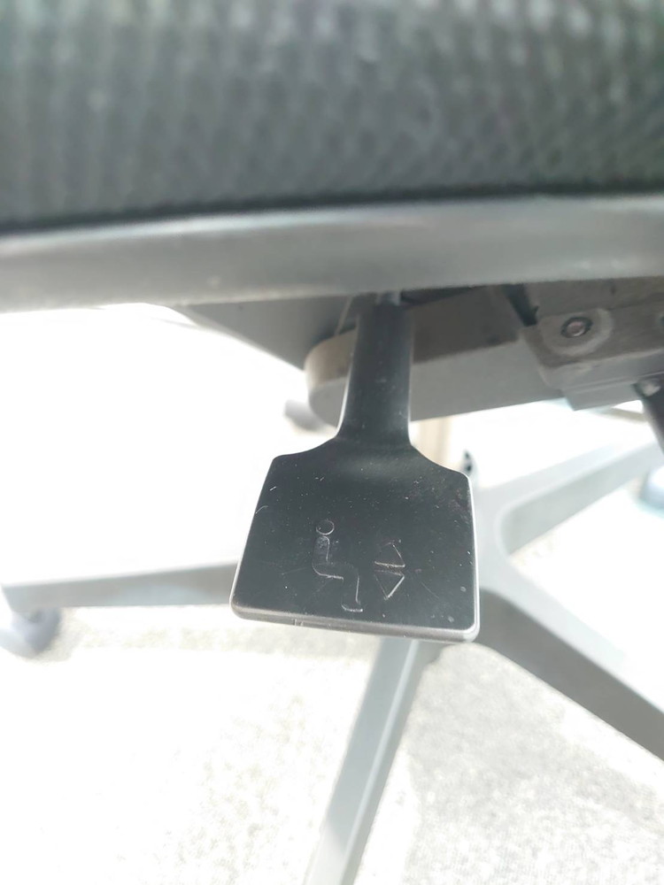 イトーキ プラオ オフィスチェア デスクチェア 事務チェア キャスターチェア 事務イス 肘付き ひじ付き ワーキングチェア 事務椅子 事務いす オフィスチェアー 事務用チェア パソコンチェア OAチェア ITOKI PRAO プラオチェア アジャスタブル肘 国産 【中古オフィス家具】 【中古】 - 画像 (6)