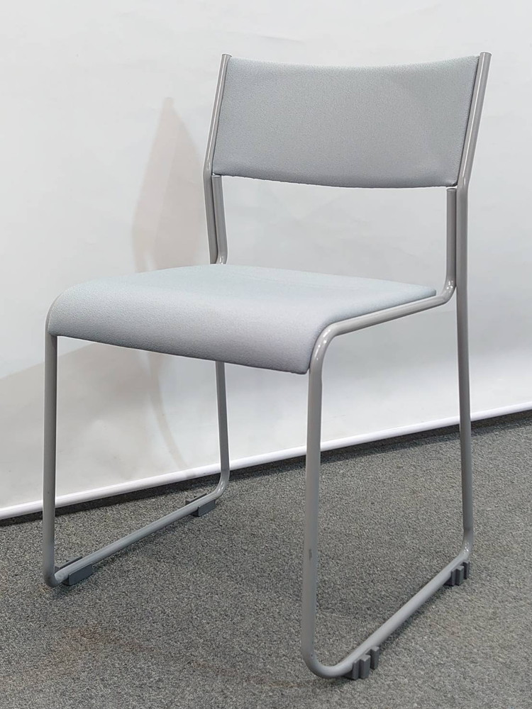 【送料無料 東京地区限定】 【在庫200脚あり】 50脚セット ライオン 会議チェア ミーティングチェア 会議用チェア スタッキングチェア スタックチェア 会議椅子 ミーティング用チェア 会議用椅子 会議イス 多目的チェア オプション ドーリー 【中古オフィス家具】【中古】 - 画像 (2)