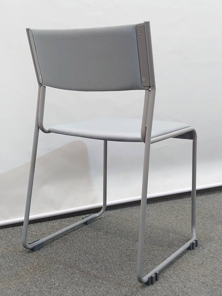 【送料無料 東京地区限定】 【在庫200脚あり】 50脚セット ライオン 会議チェア ミーティングチェア 会議用チェア スタッキングチェア スタックチェア 会議椅子 ミーティング用チェア 会議用椅子 会議イス 多目的チェア オプション ドーリー 【中古オフィス家具】【中古】 - 画像 (3)