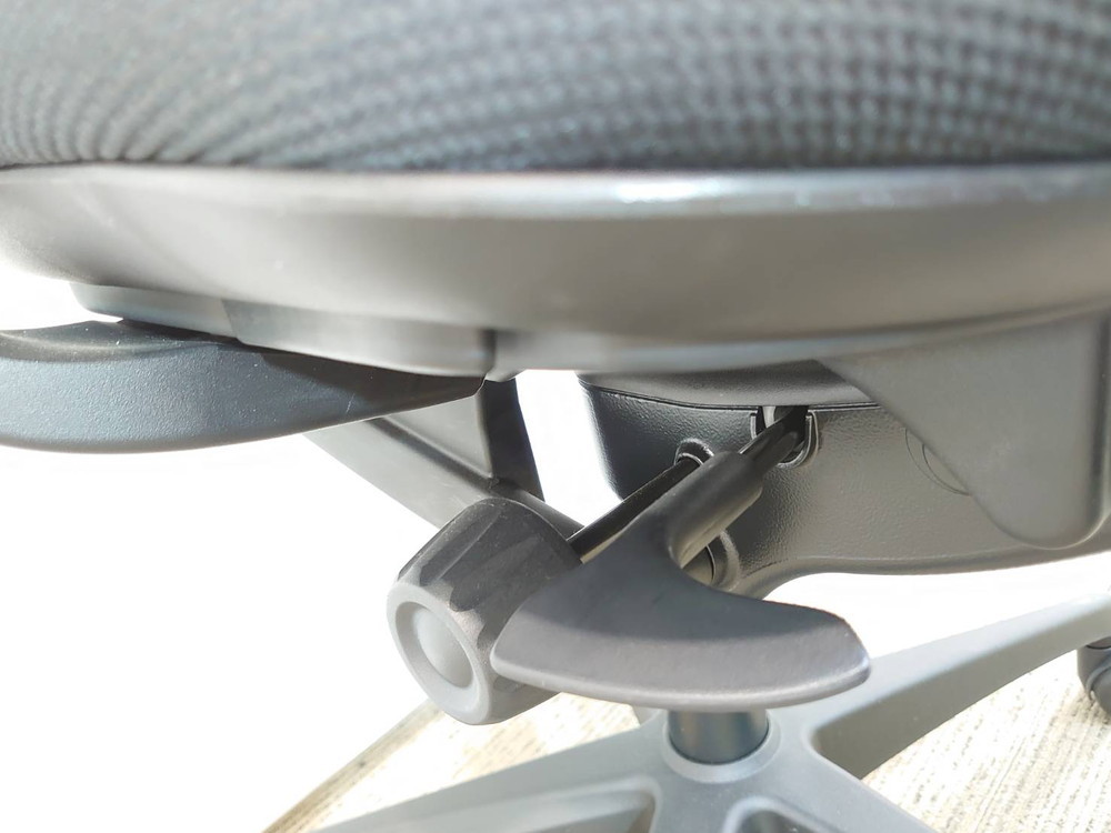 【送料無料 地域限定】 イエラ Yera オフィスチェア デスクチェア ハイバック 肘付き ハンガー付き ランバーサポート ワークチェア パソコンチェア 事務チェア チェア キャスターチェア メッシュチェア ブラック色 事務イス 事務椅子 事務いす 事務用チェア イナバインターナショナル INABA T171023 【中古オフィス家具】【中古】 - 画像 (8)