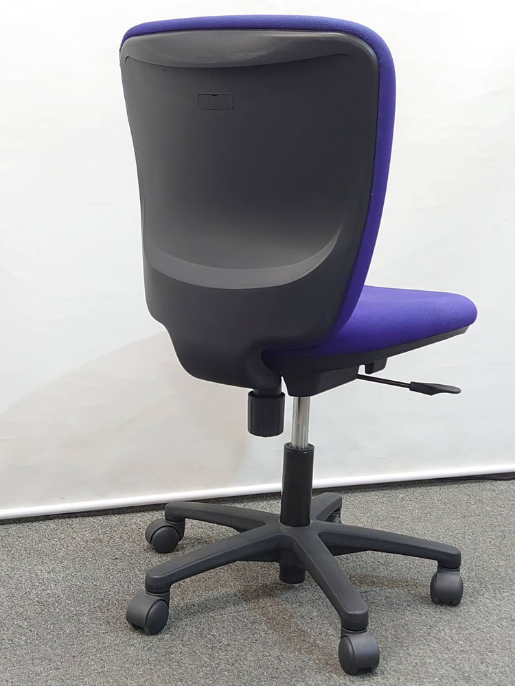 生興 オフィスチェア JSシリーズ デスクチェア 事務チェア キャスターチェア 事務イス ワークチェア パソコンチェア SEIKOFAMILY JS-25BK ブルー色 事務用チェア PCチェア OAチェア 事務椅子 肘無し ローバック 布張り【中古オフィス家具】【中古】 - 画像 (2)