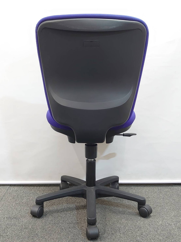 生興 オフィスチェア JSシリーズ デスクチェア 事務チェア キャスターチェア 事務イス ワークチェア パソコンチェア SEIKOFAMILY JS-25BK ブルー色 事務用チェア PCチェア OAチェア 事務椅子 肘無し ローバック 布張り【中古オフィス家具】【中古】 - 画像 (4)