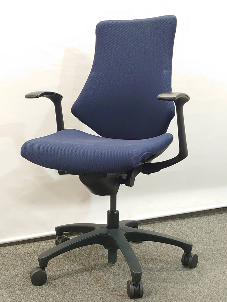 【送料無料 地域限定】イトーキ エフチェア オフィスチェア デスクチェア ハイバックチェア 肘付き 高機能チェア 役員チェア 事務チェア キャスターチェア PCチェア KF-330GS-T1B2 ネイビーブルー色 【中古オフィス家具】【中古】 - 画像 (2)