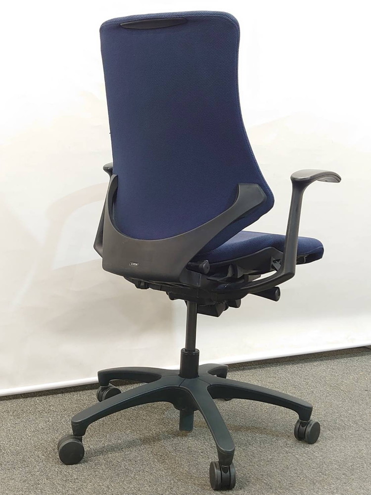 【送料無料 地域限定】イトーキ エフチェア オフィスチェア デスクチェア ハイバックチェア 肘付き 高機能チェア 役員チェア 事務チェア キャスターチェア PCチェア KF-330GS-T1B2 ネイビーブルー色 【中古オフィス家具】【中古】 - 画像 (3)
