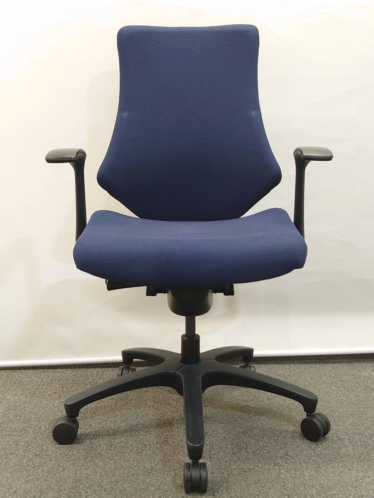【送料無料 地域限定】イトーキ エフチェア オフィスチェア デスクチェア ハイバックチェア 肘付き 高機能チェア 役員チェア 事務チェア キャスターチェア PCチェア KF-330GS-T1B2 ネイビーブルー色 【中古オフィス家具】【中古】 - 画像 (4)