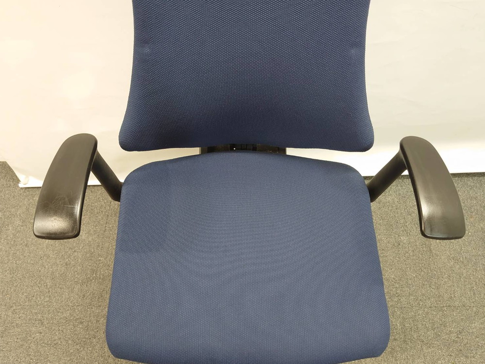 【送料無料 地域限定】イトーキ エフチェア オフィスチェア デスクチェア ハイバックチェア 肘付き 高機能チェア 役員チェア 事務チェア キャスターチェア PCチェア KF-330GS-T1B2 ネイビーブルー色 【中古オフィス家具】【中古】 - 画像 (6)