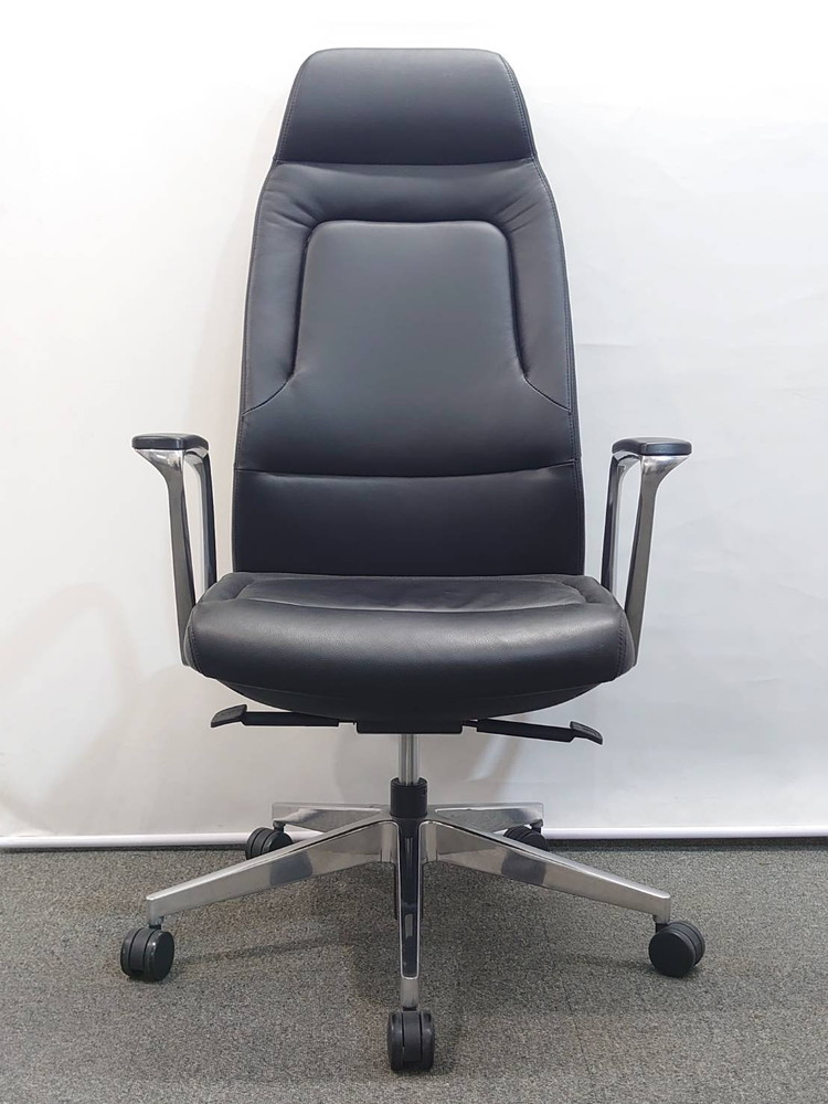 ナイキ グランフィーノ マネージメントチェア エクストラハイバック 本革張り オフィスチェア デスクチェア ハイバックチェア 肘付き 事務チェア キャスターチェア 役員チェア キャスターチェア デザイン デザイン家具 オシャレ チェア 役員椅子 NAIKI GRANFINO GRE515AL-BK【中古オフィス家具】【中古】 - 画像 (4)