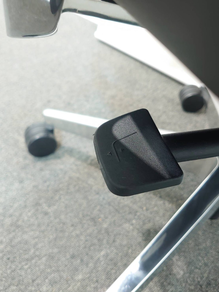 ナイキ グランフィーノ マネージメントチェア エクストラハイバック 本革張り オフィスチェア デスクチェア ハイバックチェア 肘付き 事務チェア キャスターチェア 役員チェア キャスターチェア デザイン デザイン家具 オシャレ チェア 役員椅子 NAIKI GRANFINO GRE515AL-BK【中古オフィス家具】【中古】 - 画像 (7)