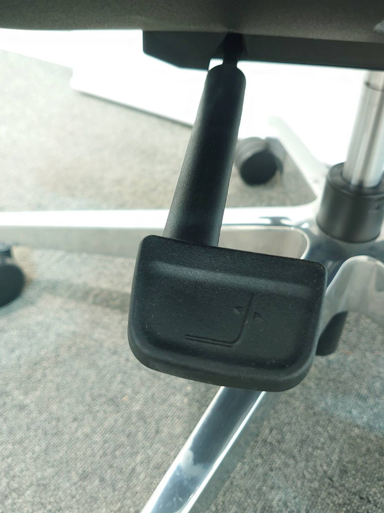 ナイキ グランフィーノ マネージメントチェア エクストラハイバック 本革張り オフィスチェア デスクチェア ハイバックチェア 肘付き 事務チェア キャスターチェア 役員チェア キャスターチェア デザイン デザイン家具 オシャレ チェア 役員椅子 NAIKI GRANFINO GRE515AL-BK【中古オフィス家具】【中古】 - 画像 (8)