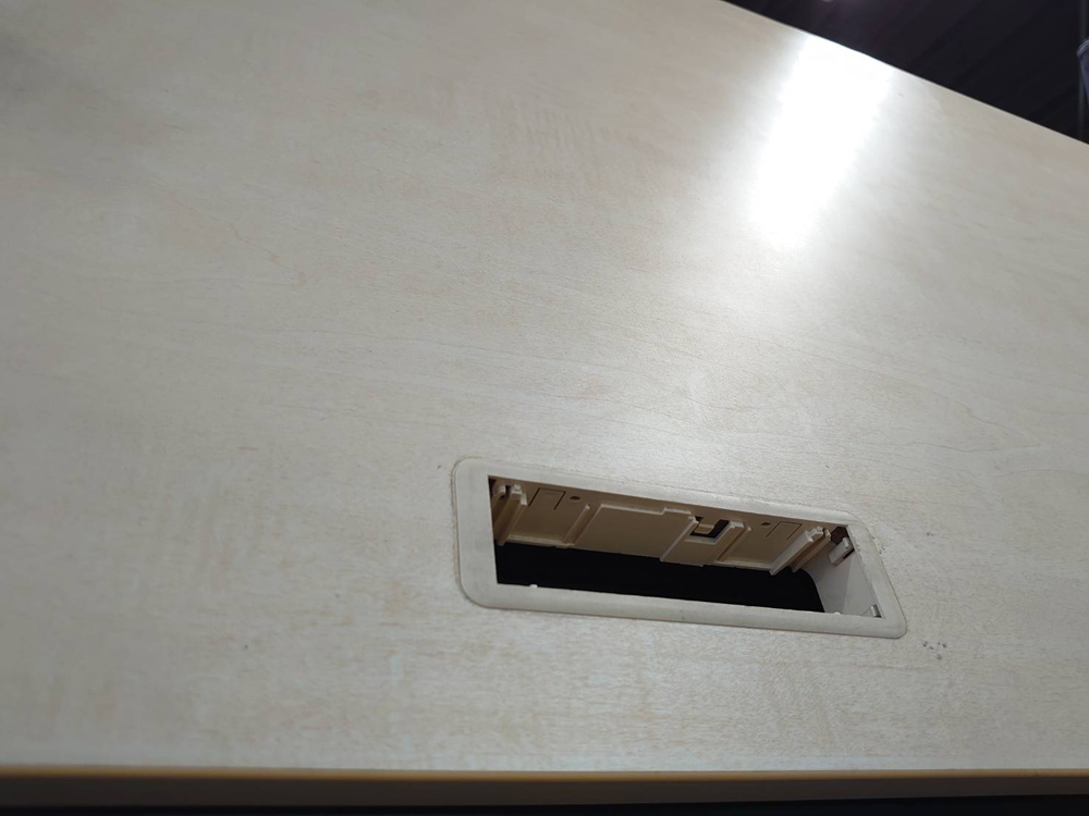 2台セット イトーキ リリッシュ 折りたたみテーブル 折り畳みテーブル 平行スタックテーブル ミーティングテーブル 会議テーブル スタックテーブル フォールディングテーブル スタッキングテーブル W1500×D450×H700 【中古オフィス家具】【中古】 - 画像 (3)