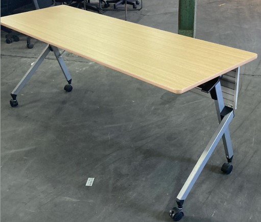 イトーキ スタックテーブル 折りたたみテーブル W1800 D600 H720 折り畳みテーブル ミーティングテーブル 会議テーブル フォールディングテーブル スタッキングテーブル 会議用テーブル THXP-186X-98 【中古オフィス家具】 【中古】 - 画像 (2)