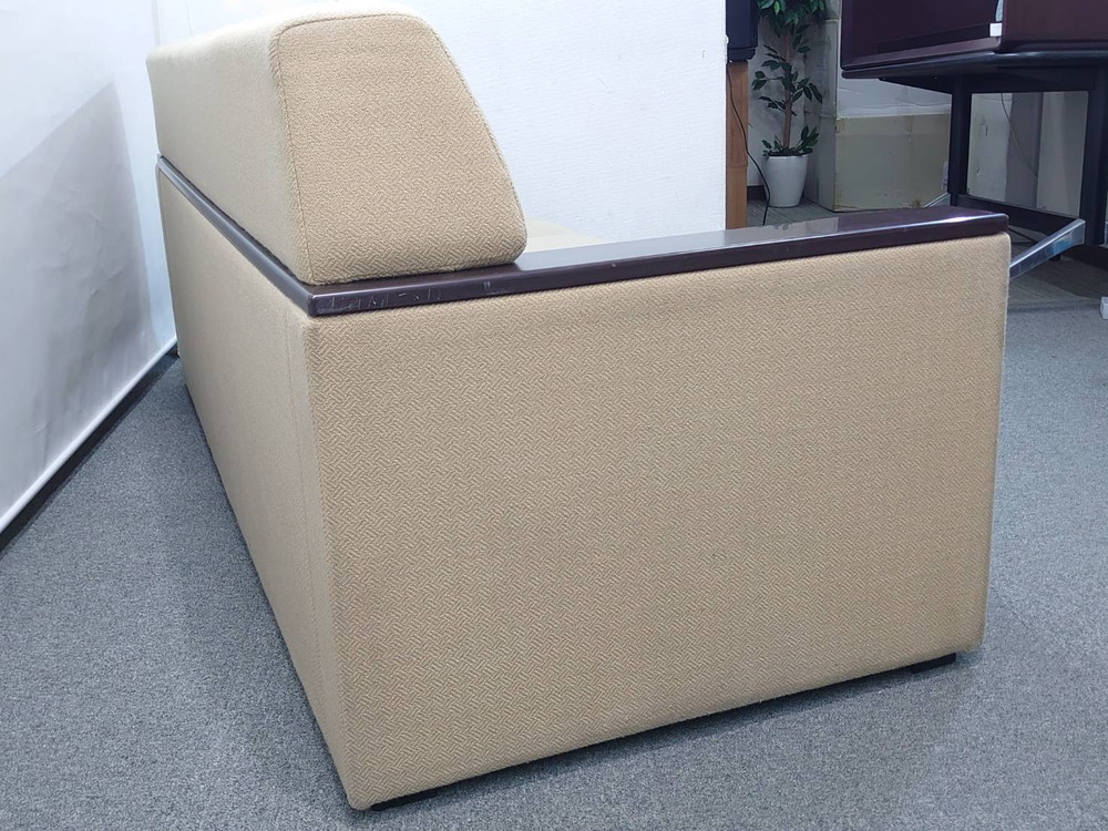 【送料無料 東京地区限定】 応接セット 4点セット 1人掛けソファ 3人掛けソファ ローテーブル ソファセット 応接家具 応接用セット 応接用ソファ ベージュ色 アームソファ ロングソファ 役員室 会議室 応接室 応接ソファ 役員ソファセット オカムラ 【中古オフィス家具】【中古】 - 画像 (10)