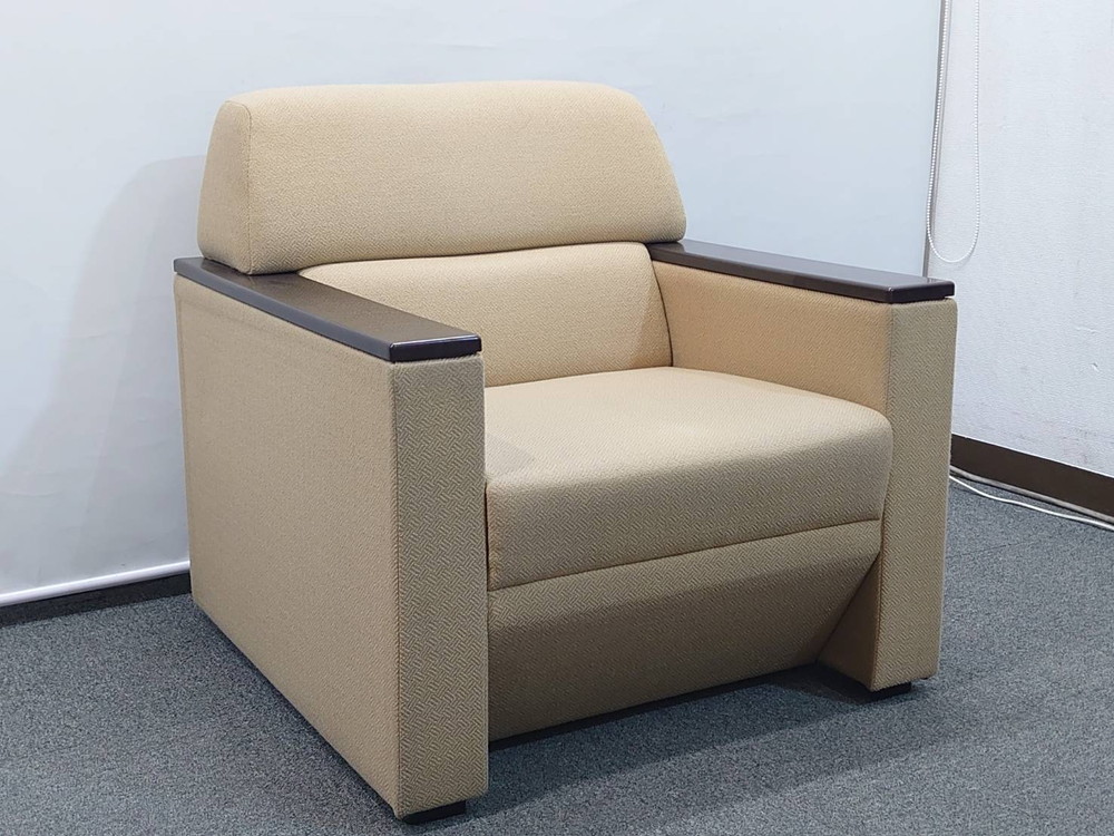 【送料無料 東京地区限定】 応接セット 4点セット 1人掛けソファ 3人掛けソファ ローテーブル ソファセット 応接家具 応接用セット 応接用ソファ ベージュ色 アームソファ ロングソファ 役員室 会議室 応接室 応接ソファ 役員ソファセット オカムラ 【中古オフィス家具】【中古】 - 画像 (5)