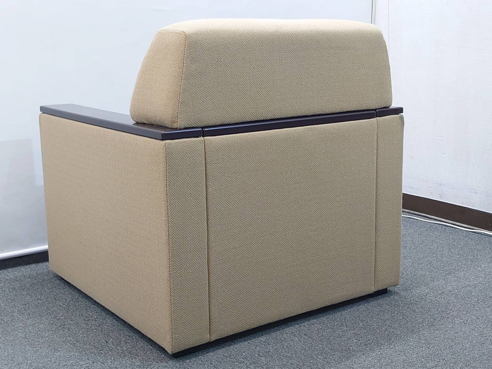 【送料無料 東京地区限定】 応接セット 4点セット 1人掛けソファ 3人掛けソファ ローテーブル ソファセット 応接家具 応接用セット 応接用ソファ ベージュ色 アームソファ ロングソファ 役員室 会議室 応接室 応接ソファ 役員ソファセット オカムラ 【中古オフィス家具】【中古】 - 画像 (7)