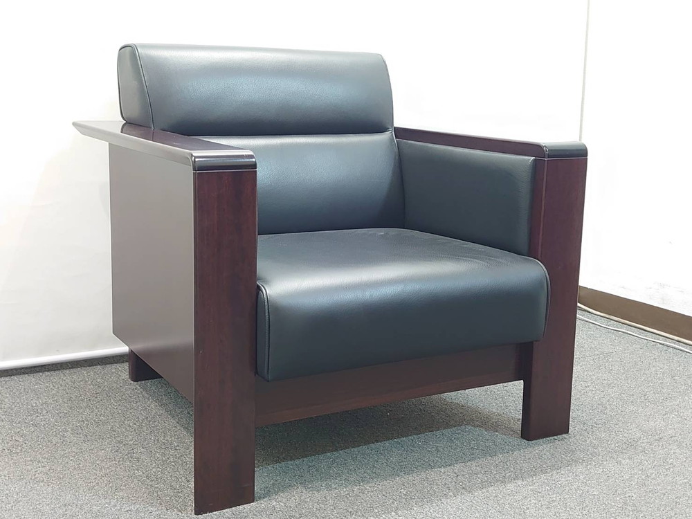 【送料無料 東京地区限定】 イトーキ 応接セット 5点セット 4人用 1人掛けソファ×4 テーブル ソファセット 応接家具 応接用セット 応接用ソファ ブラック色 革張り アームソファ 役員室 会議室 応接室 応接ソファ 役員ソファセット XAシリーズ 【中古オフィス家具】【中古】 - 画像 (6)