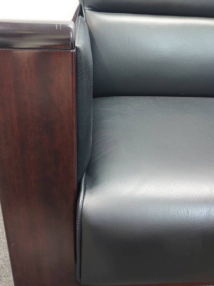 【送料無料 東京地区限定】 イトーキ 応接セット 5点セット 4人用 1人掛けソファ×4 テーブル ソファセット 応接家具 応接用セット 応接用ソファ ブラック色 革張り アームソファ 役員室 会議室 応接室 応接ソファ 役員ソファセット XAシリーズ 【中古オフィス家具】【中古】 - 画像 (9)