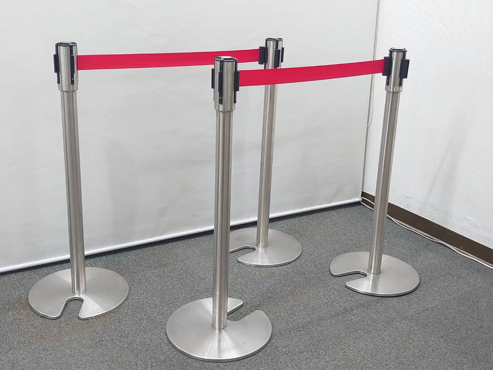 【送料無料 東京地区限定】 【27本入荷】 ベルトパーティション ガイドポール 4本セット 行列 整理 仕切り スタッキング型 パーティション 自立式 自立パーティション ベルトパーテーション リールパーティション TERAMOTO テラモト【中古オフィス家具】【中古】 - 画像 (2)