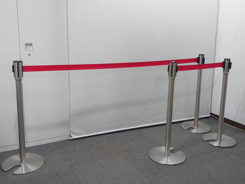 【送料無料 東京地区限定】 【27本入荷】 ベルトパーティション ガイドポール 4本セット 行列 整理 仕切り スタッキング型 パーティション 自立式 自立パーティション ベルトパーテーション リールパーティション TERAMOTO テラモト【中古オフィス家具】【中古】 - 画像 (4)