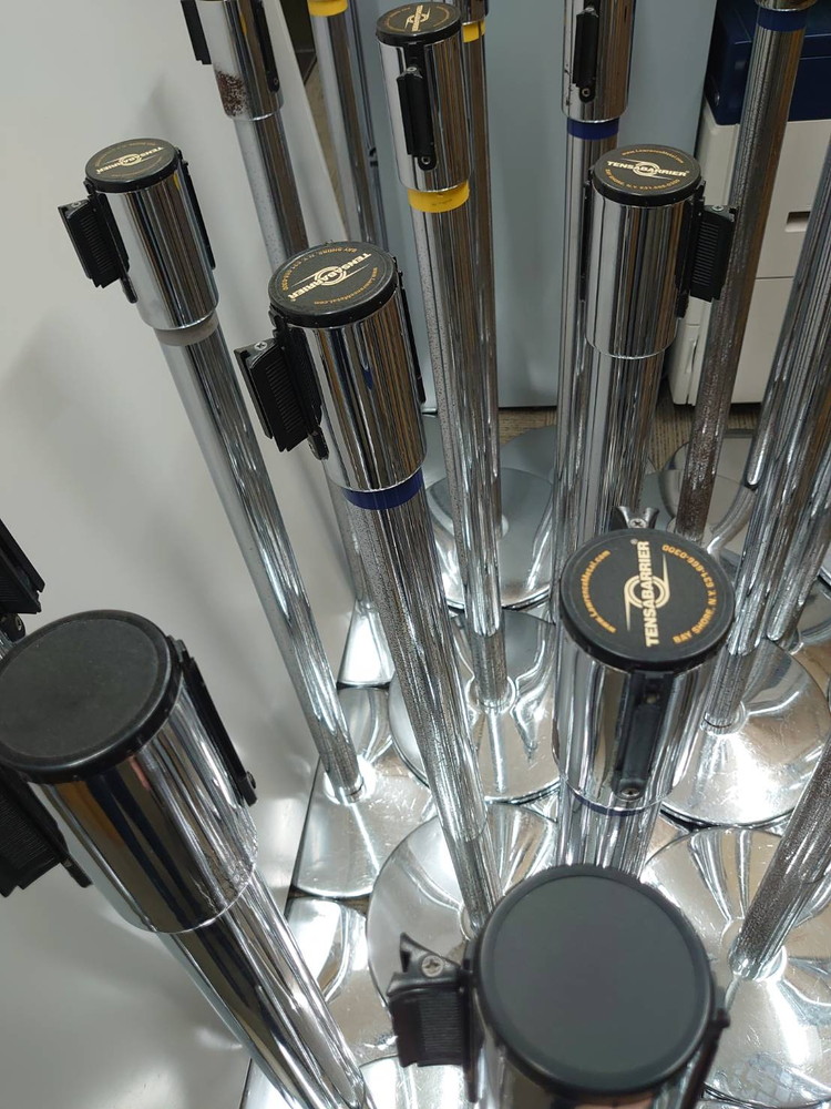 【送料無料 東京地区限定】 【65本入荷】 ベルトパーティション ガイドポール 4本セット 行列 整理 仕切り ポールパーティション パーティション 自立式 自立パーティション ベルトパーテーション リールパーティション【中古オフィス家具】【中古】 - 画像 (9)