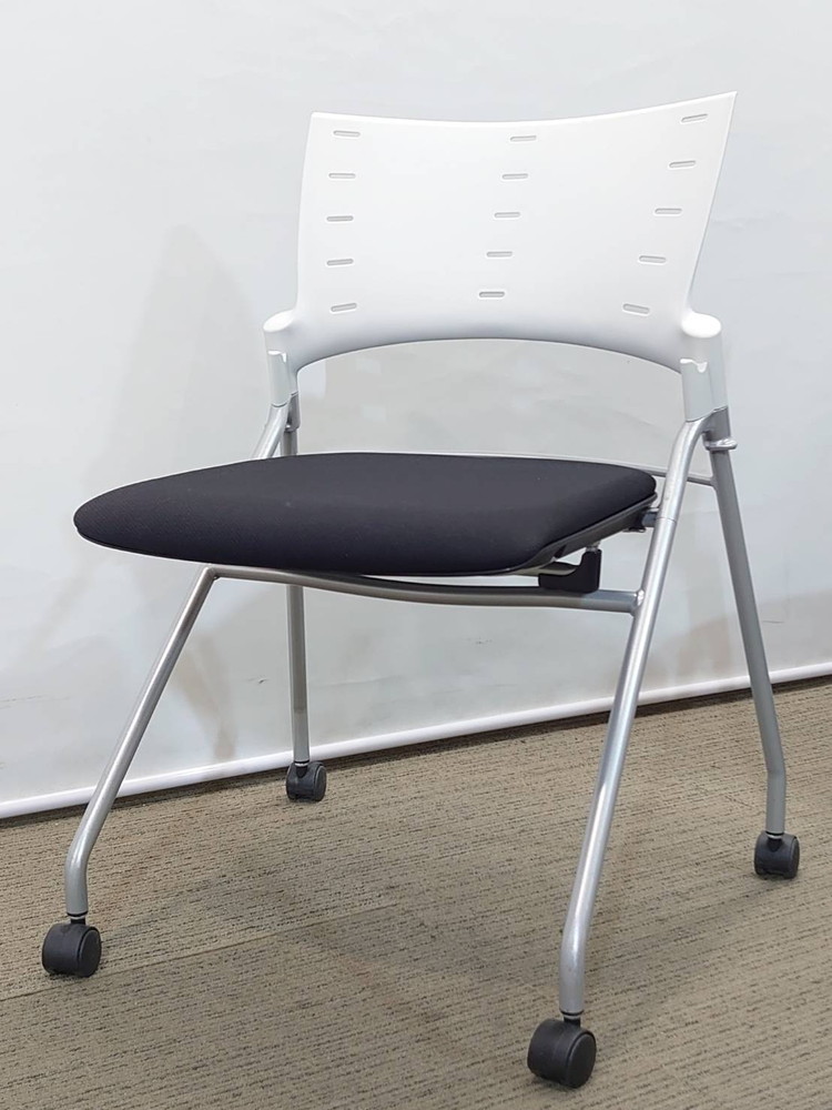 【送料無料 地域限定】4脚セット イトーキ マノス マノスチェア ネスティングチェア ミーティングチェア 会議チェア ネスタブルチェア スタックチェア 平行スタックチェア 会議用チェア 会議椅子 ミーティング用チェア 会議用椅子 キャスター付きチェア 会議イス 多目的チェア 折りたたみ ITOKI MANOSS 国産【中古オフィス家具】【中古】 - 画像 (3)