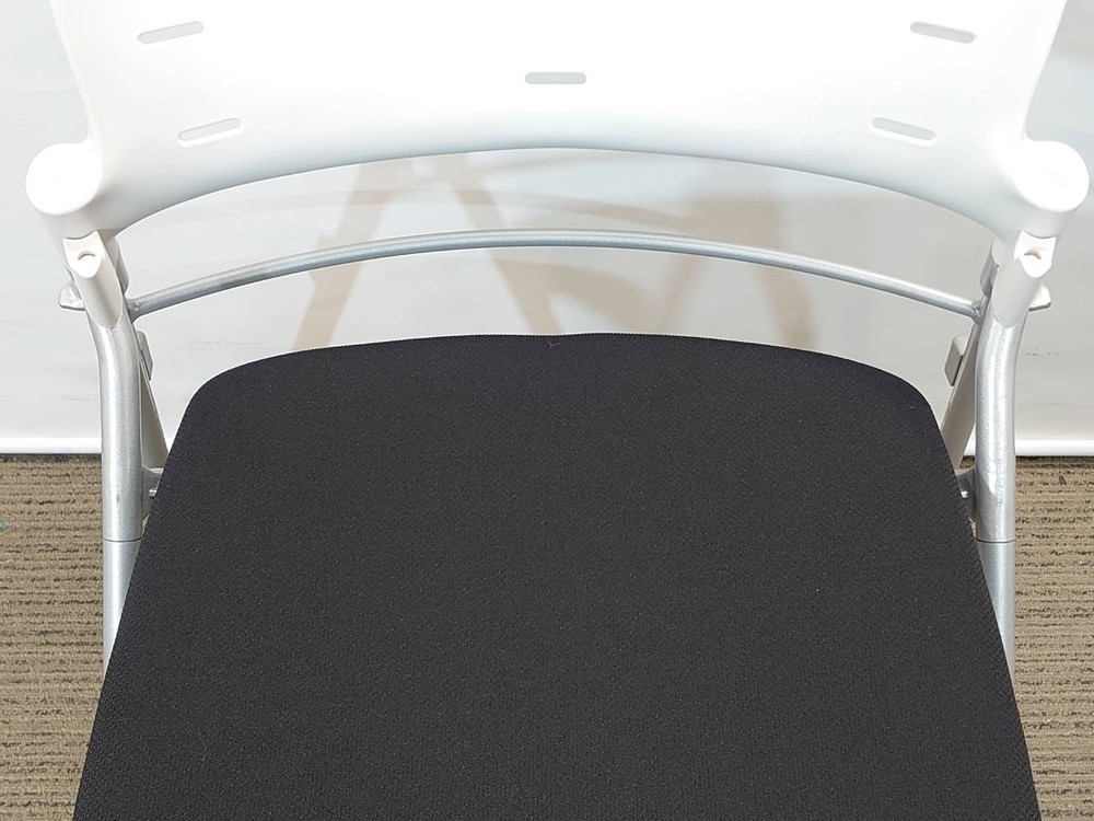 【送料無料 地域限定】4脚セット イトーキ マノス マノスチェア ネスティングチェア ミーティングチェア 会議チェア ネスタブルチェア スタックチェア 平行スタックチェア 会議用チェア 会議椅子 ミーティング用チェア 会議用椅子 キャスター付きチェア 会議イス 多目的チェア 折りたたみ ITOKI MANOSS 国産【中古オフィス家具】【中古】 - 画像 (7)