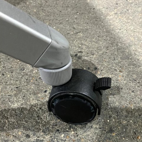 オカムラ フラプター ミーティングテーブル 会議テーブル 折りたたみテーブル 折り畳みテーブル スタックテーブル フォールディングテーブル サイドフォールドテーブル スタッキングテーブル W1500×D450×H720 岡村製作所 国産【中古オフィス家具】【中古】 - 画像 (5)