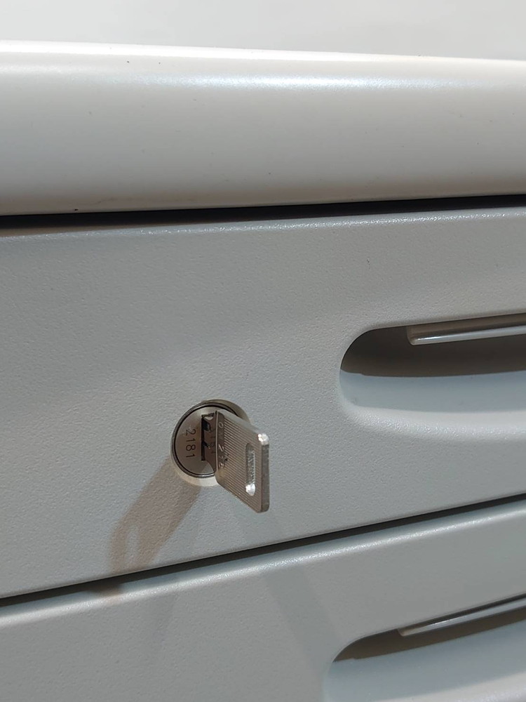 【送料無料 地域限定】【13台在庫あり】袖机 脇机 3段 サイドワゴン デスクワゴン【中古オフィス家具】【中古】 - 画像 (4)